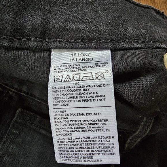 Old Navy Curvy Profile Raw Hem with Split Ankle Black Jeans Size Women's 16 Long - Picture 13 of 13